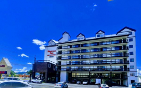 Mountain Vista Inn & Suites - Near the Island inPigeon Forge Pigeon Forge